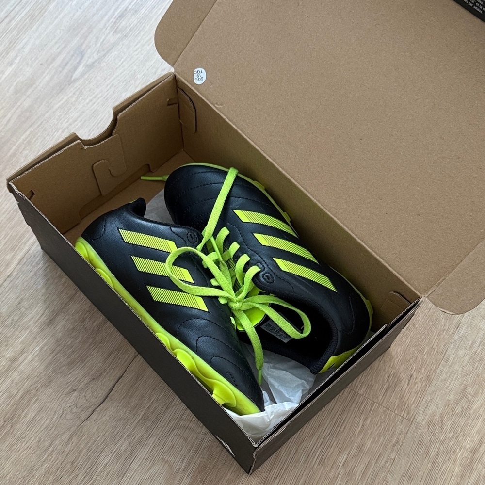 Adidas Soccer Shoes - Picture 2 of 4